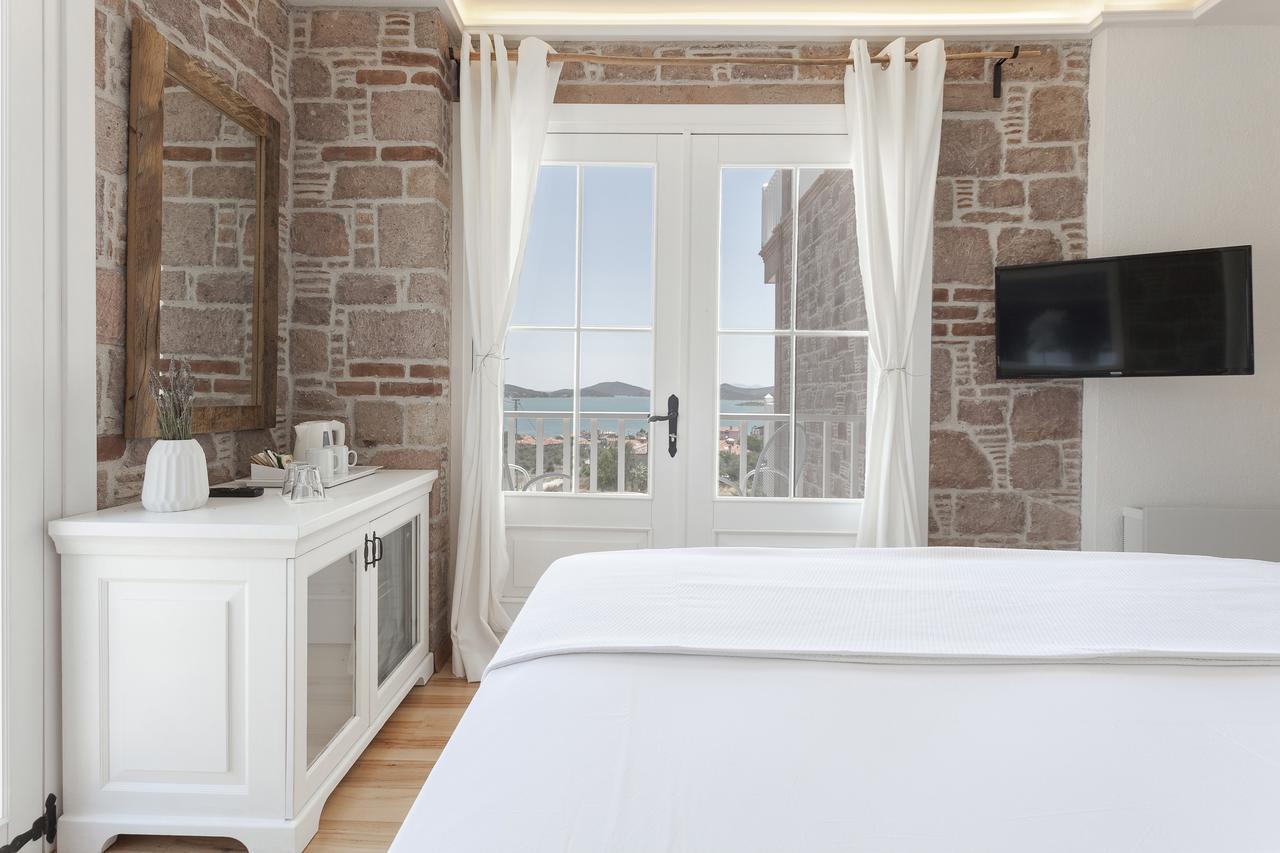 Cunda Pur Beyaz Hotel ภายนอก รูปภาพ
